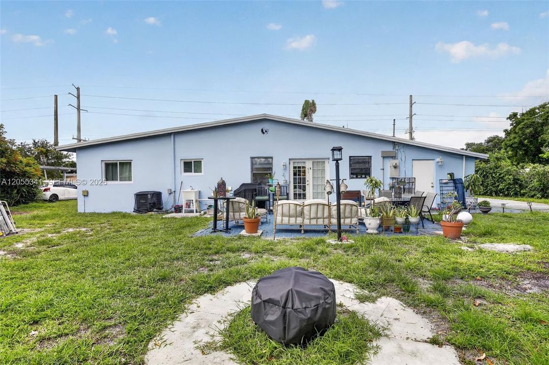 На продажу: $549,750 (4 спален, 2 ванн, 1100 Квадратных фут)