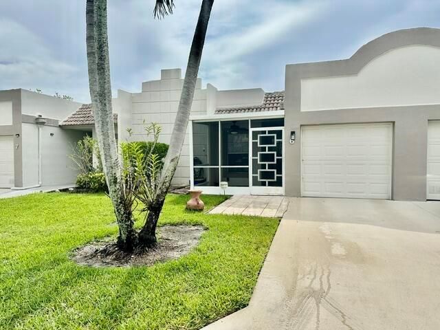 Villa w/1 car garage