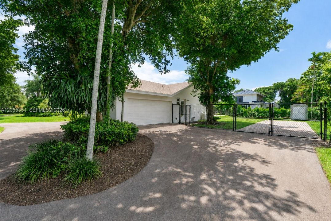 For Sale: $1,250,000 (4 beds, 3 baths, 2817 Square Feet)