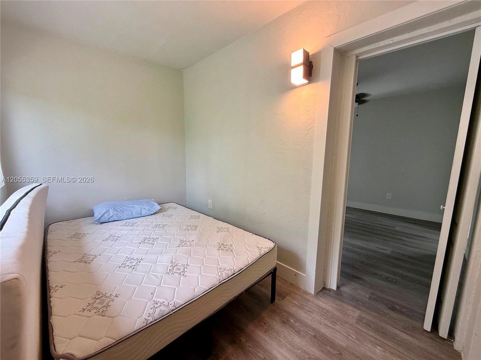 В аренду: $1,700 (2 спален, 1 ванн, 900 Квадратных фут)