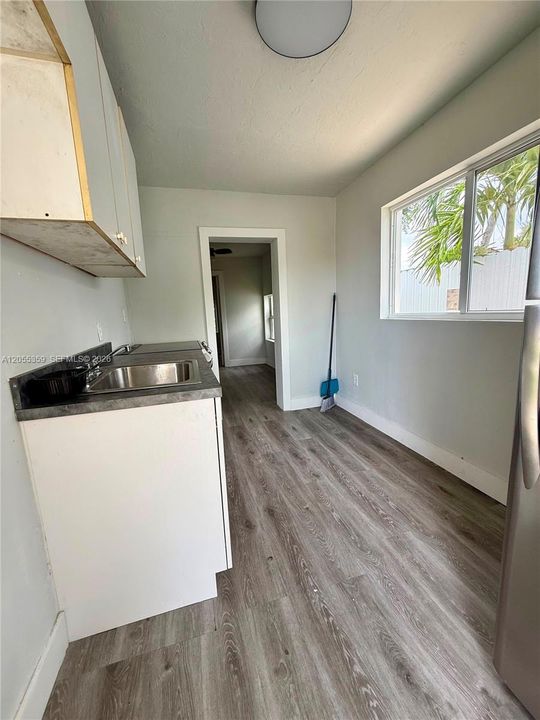 В аренду: $1,700 (2 спален, 1 ванн, 900 Квадратных фут)