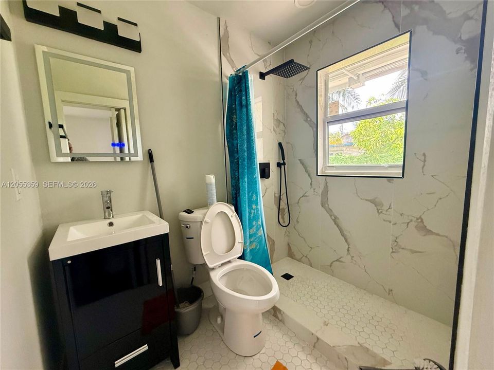 В аренду: $1,700 (2 спален, 1 ванн, 900 Квадратных фут)