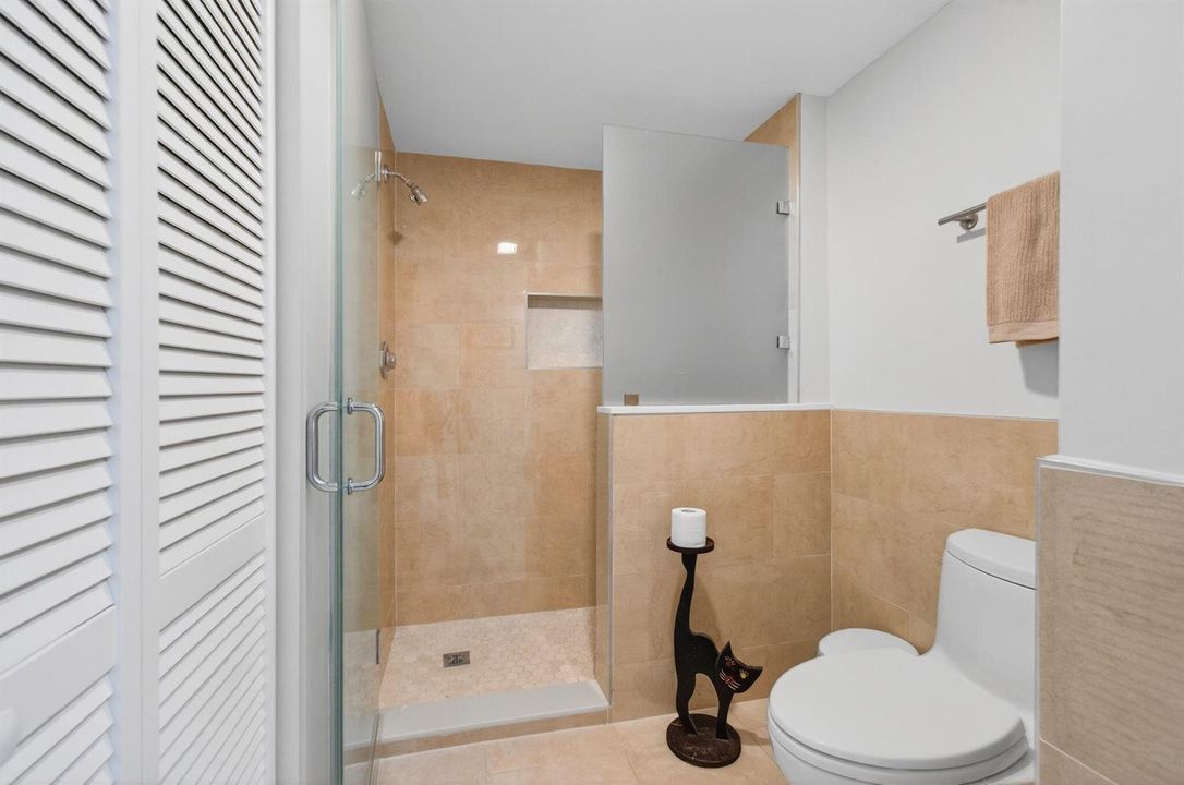 11-Frosted Glass Doors, Comfort Seat