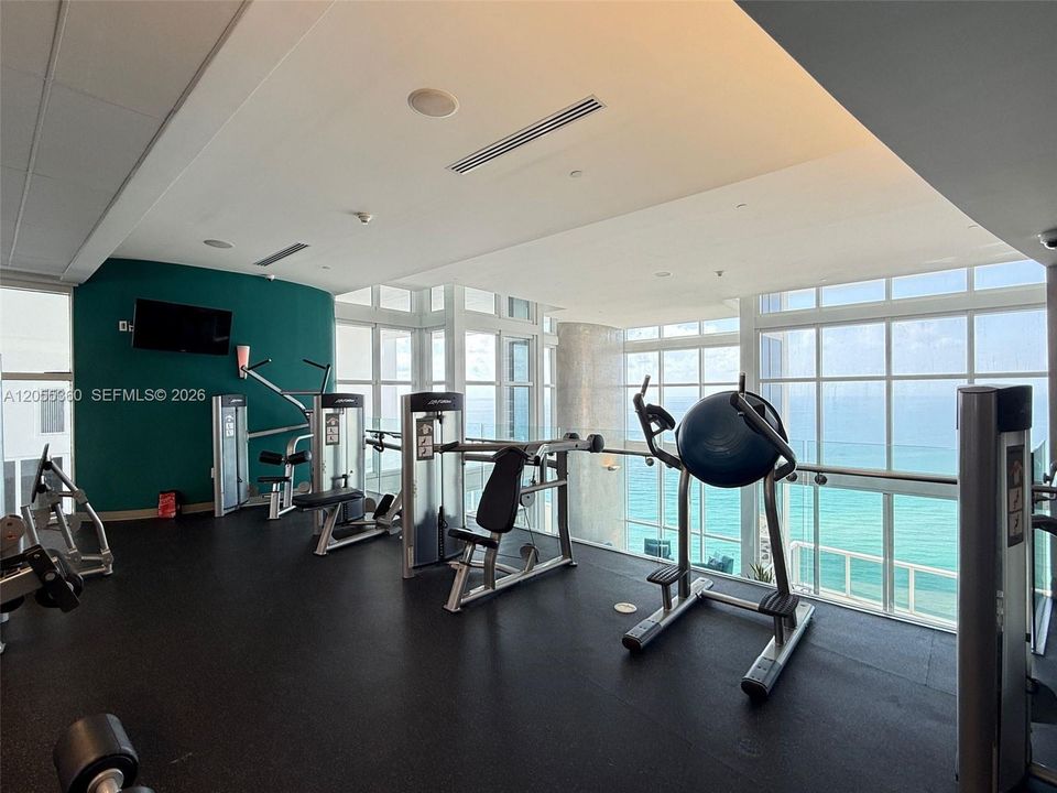 For Rent: $5,500 (2 beds, 2 baths, 1348 Square Feet)