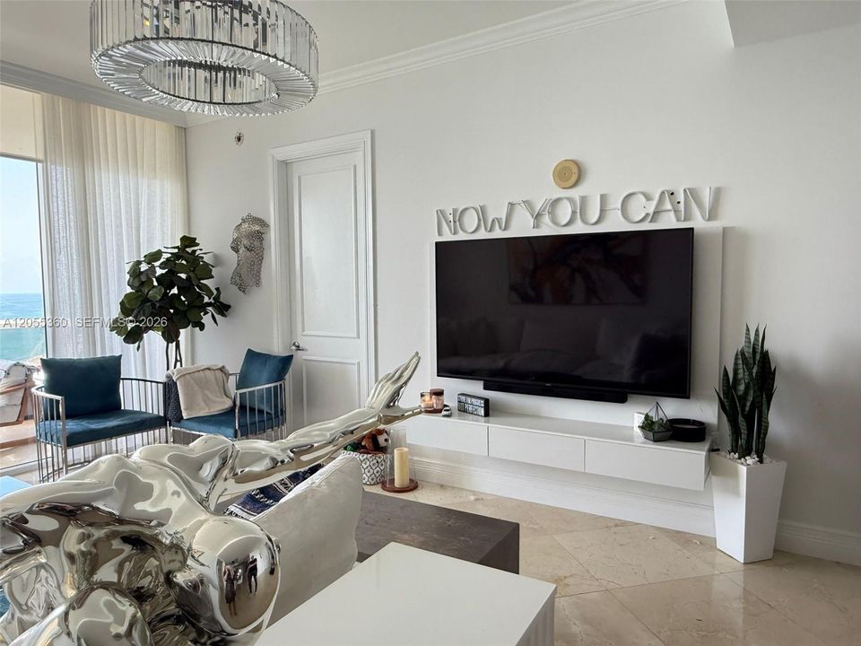 For Rent: $5,500 (2 beds, 2 baths, 1348 Square Feet)