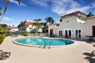 For Rent: $2,900 (3 beds, 2 baths, 1040 Square Feet)