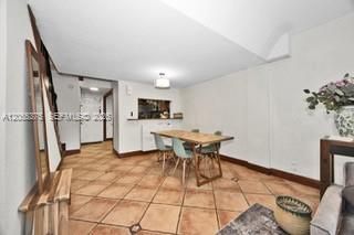 For Rent: $2,900 (3 beds, 2 baths, 1040 Square Feet)