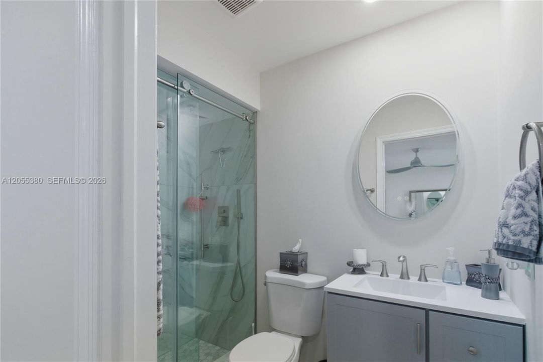 For Sale: $200,000 (2 beds, 2 baths, 910 Square Feet)