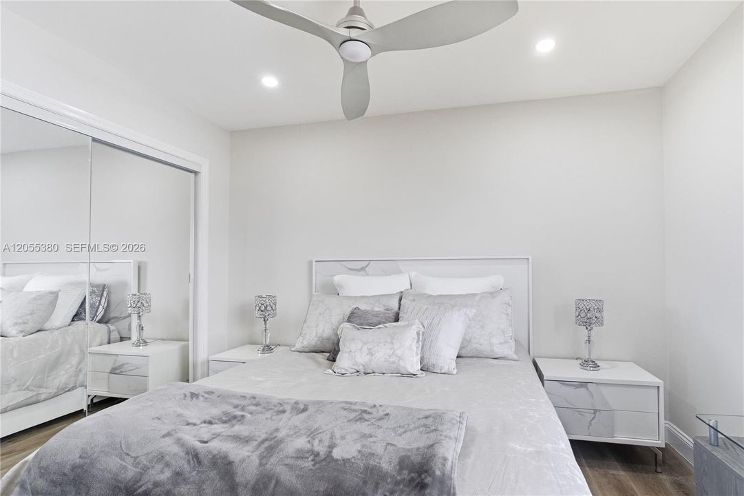 For Sale: $200,000 (2 beds, 2 baths, 910 Square Feet)