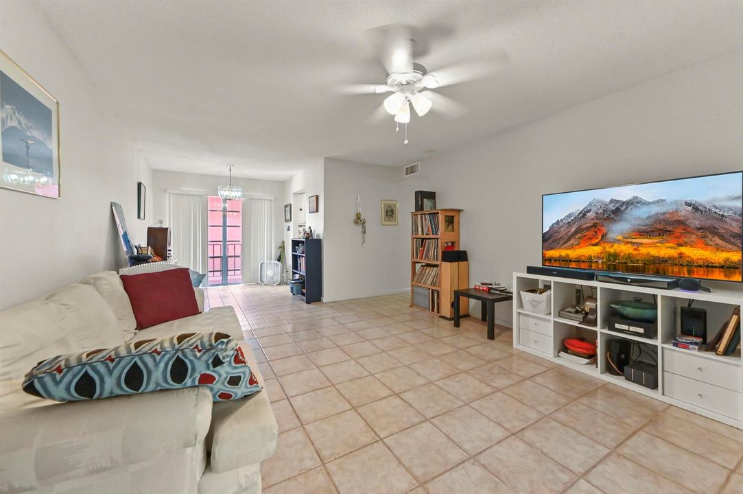 10 Living Room 04