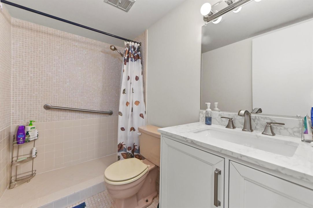 17 Bathroom 01