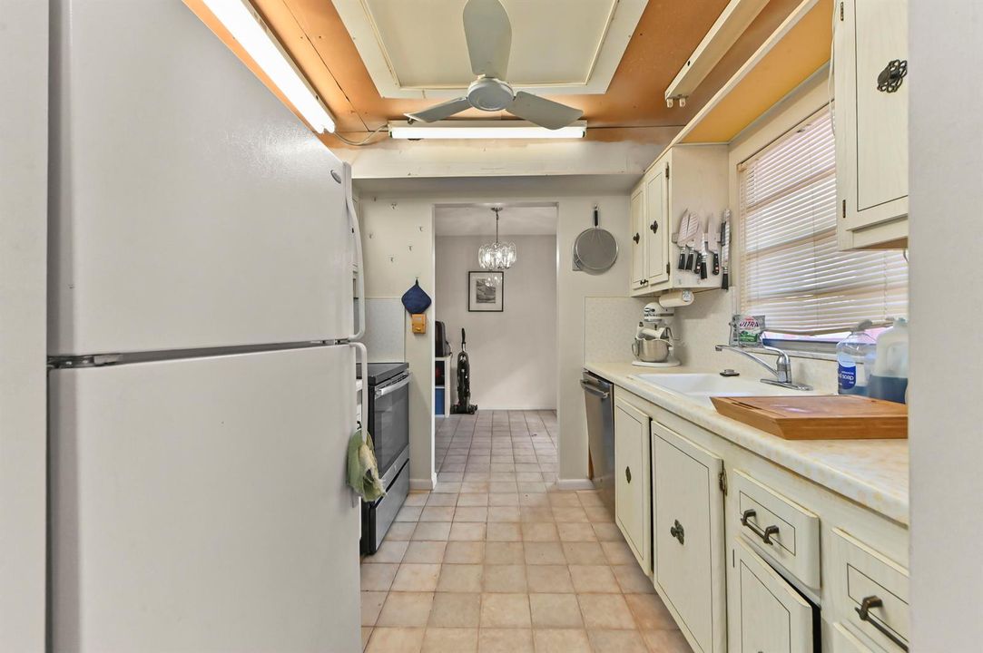 11 Kitchen 01
