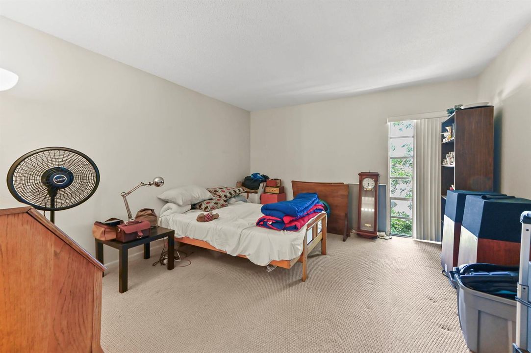 18 Bedroom 02