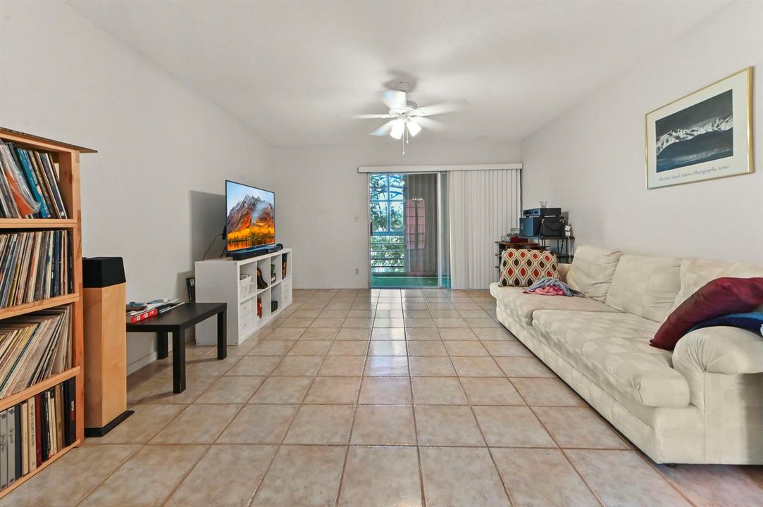 09 Living Room 03