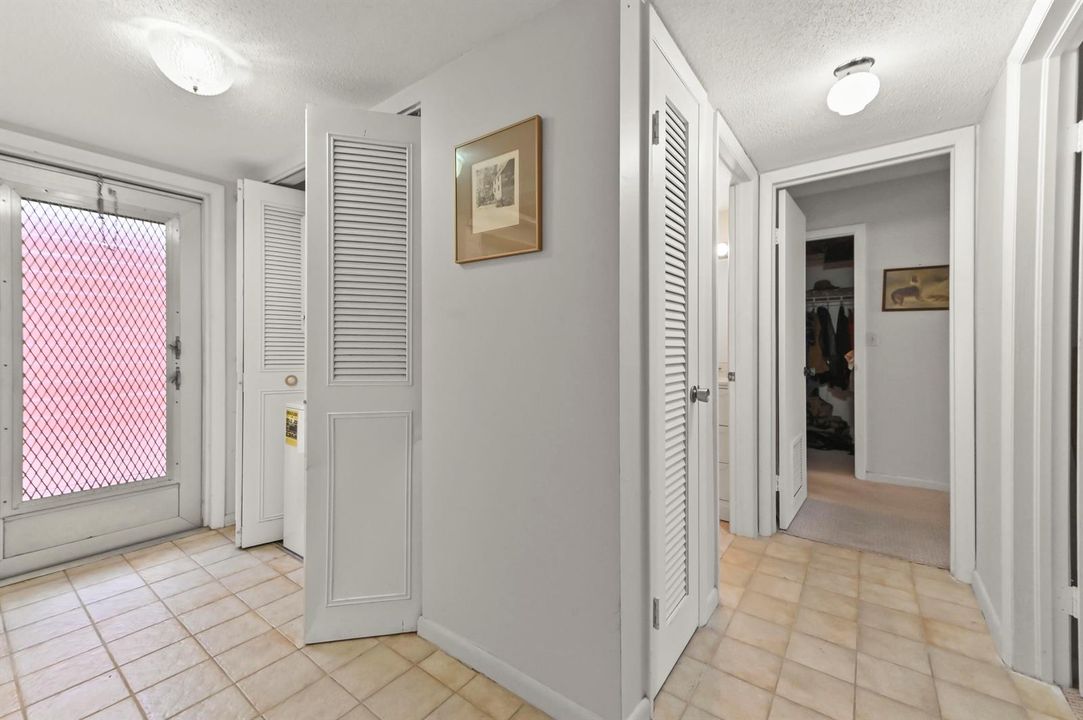 04 Foyer 01