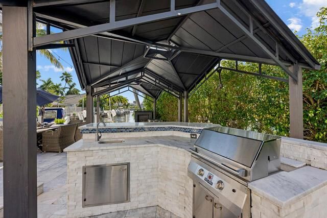 910 Jasmine Outdoor Kitchen
