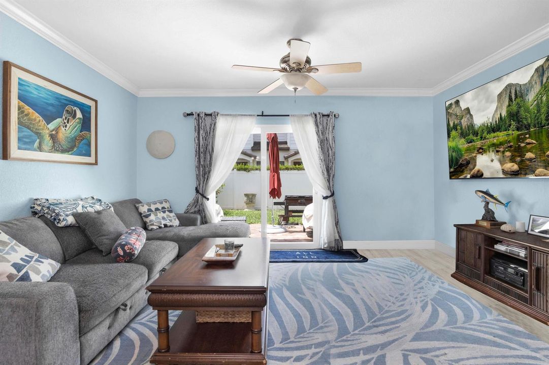 2841 NE 15th St-11