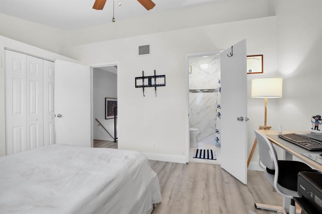 2841 NE 15th St-18