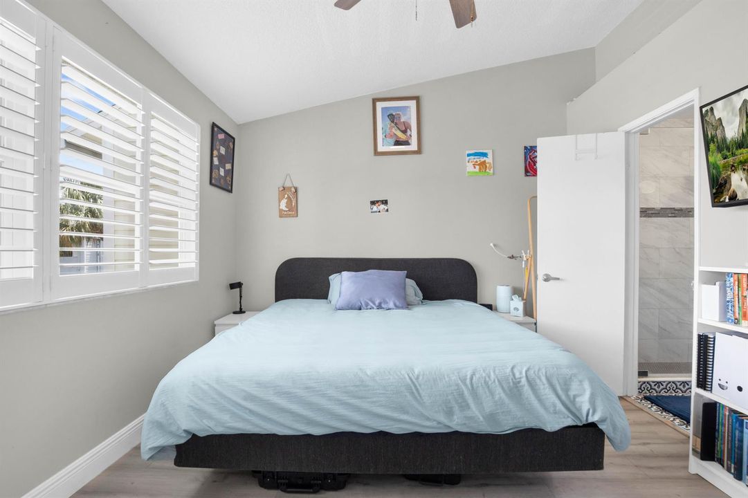 2841 NE 15th St-25