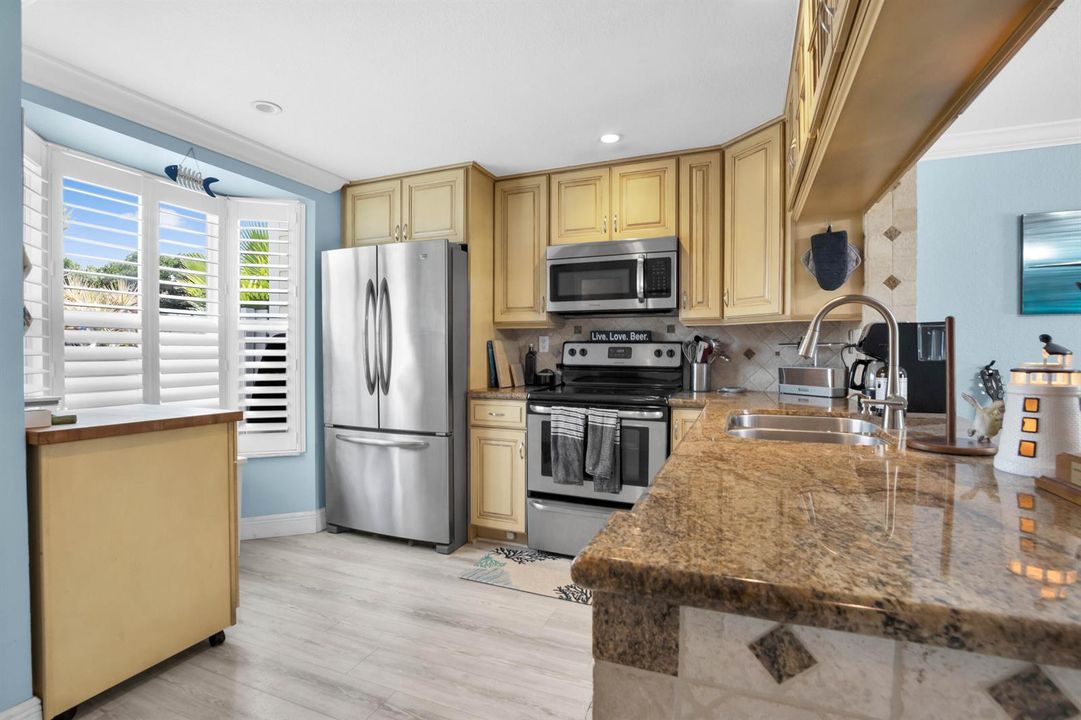 2841 NE 15th St-5