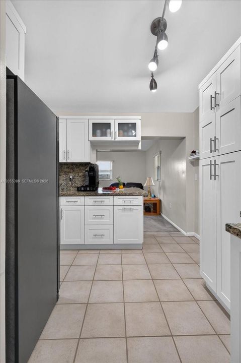 Под контрактом: $665,000 (4 спален, 2 ванн, 1827 Квадратных фут)