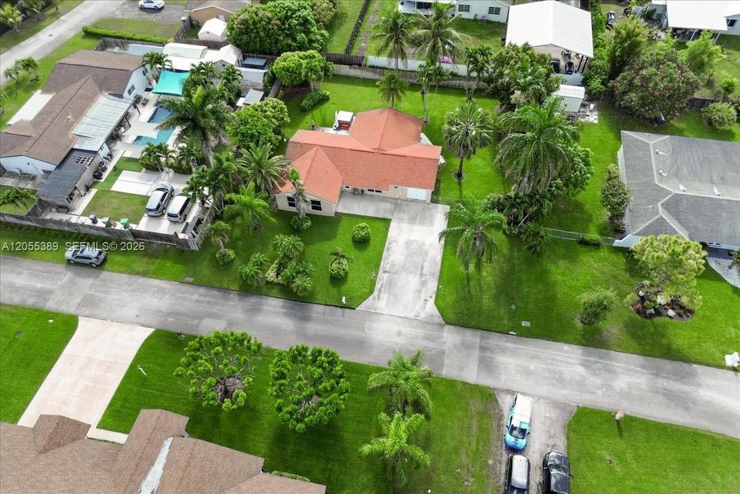 Под контрактом: $665,000 (4 спален, 2 ванн, 1827 Квадратных фут)