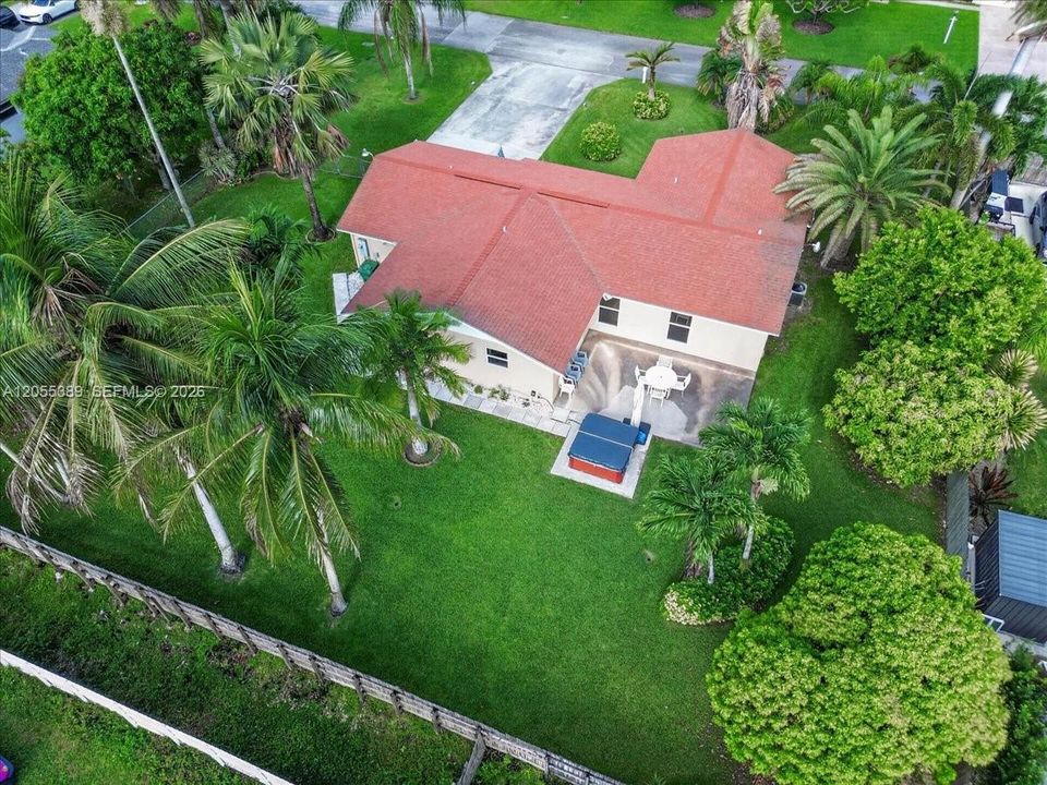 Под контрактом: $665,000 (4 спален, 2 ванн, 1827 Квадратных фут)