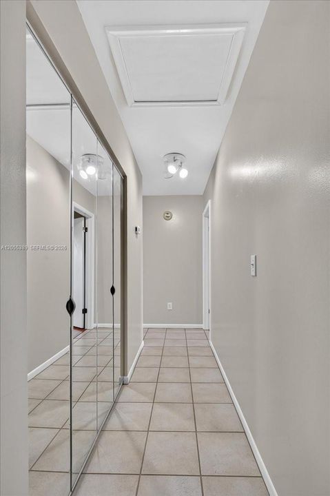 Под контрактом: $665,000 (4 спален, 2 ванн, 1827 Квадратных фут)