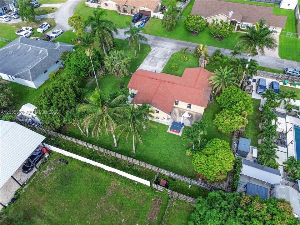 Под контрактом: $665,000 (4 спален, 2 ванн, 1827 Квадратных фут)