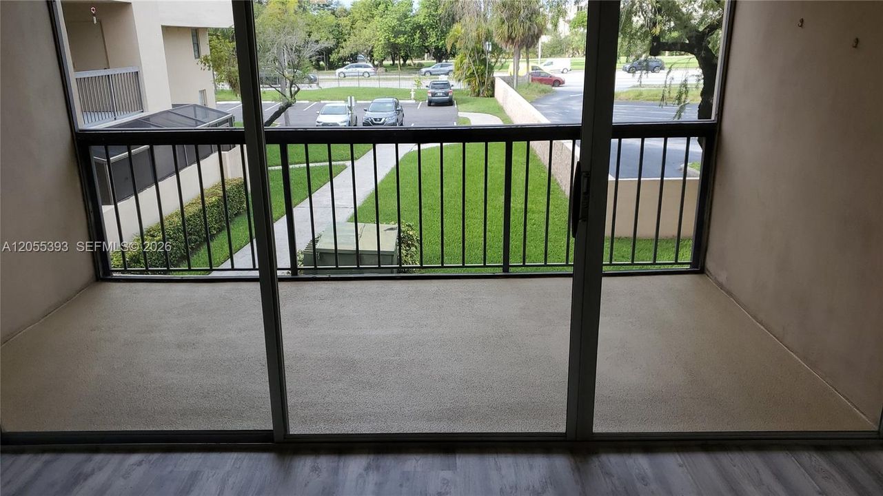 For Rent: $1,850 (1 beds, 1 baths, 727 Square Feet)