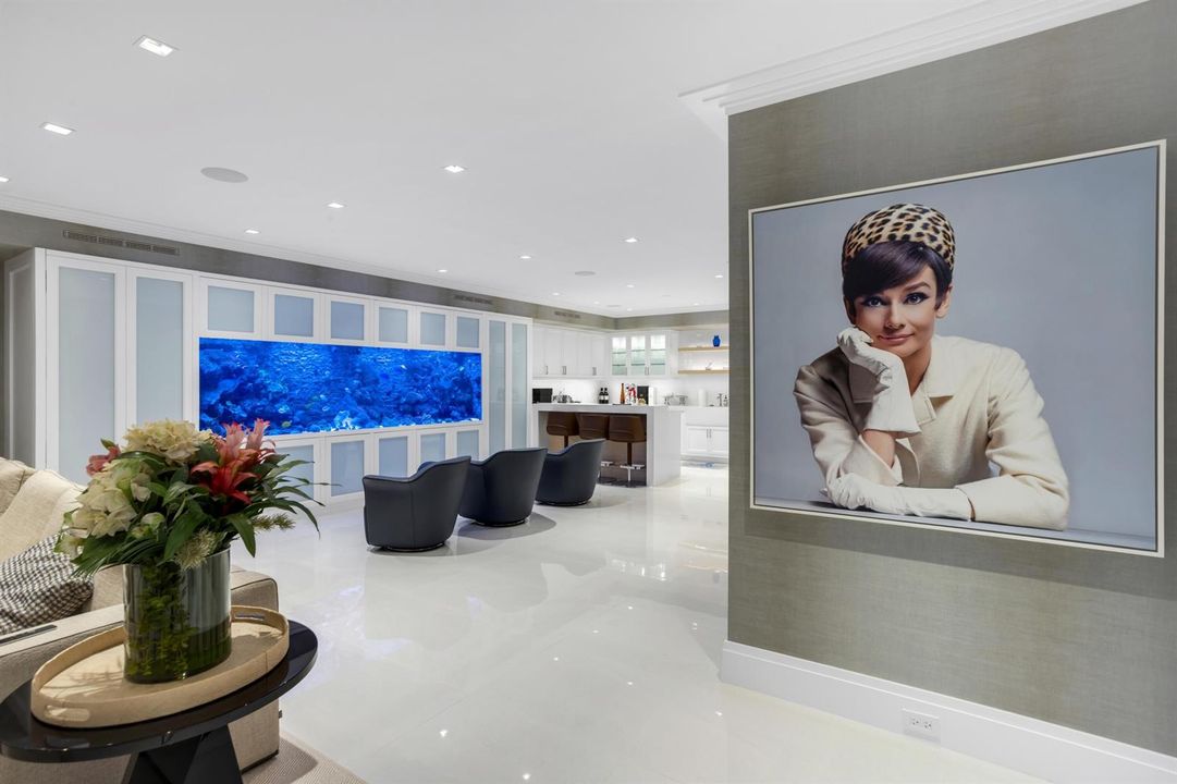 mls_DEN_FOYER_EB