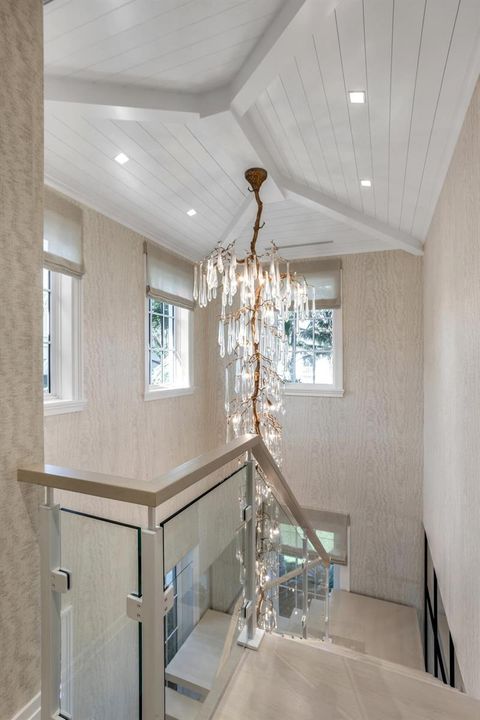mls_CHANDELIER_DETAIL_EB