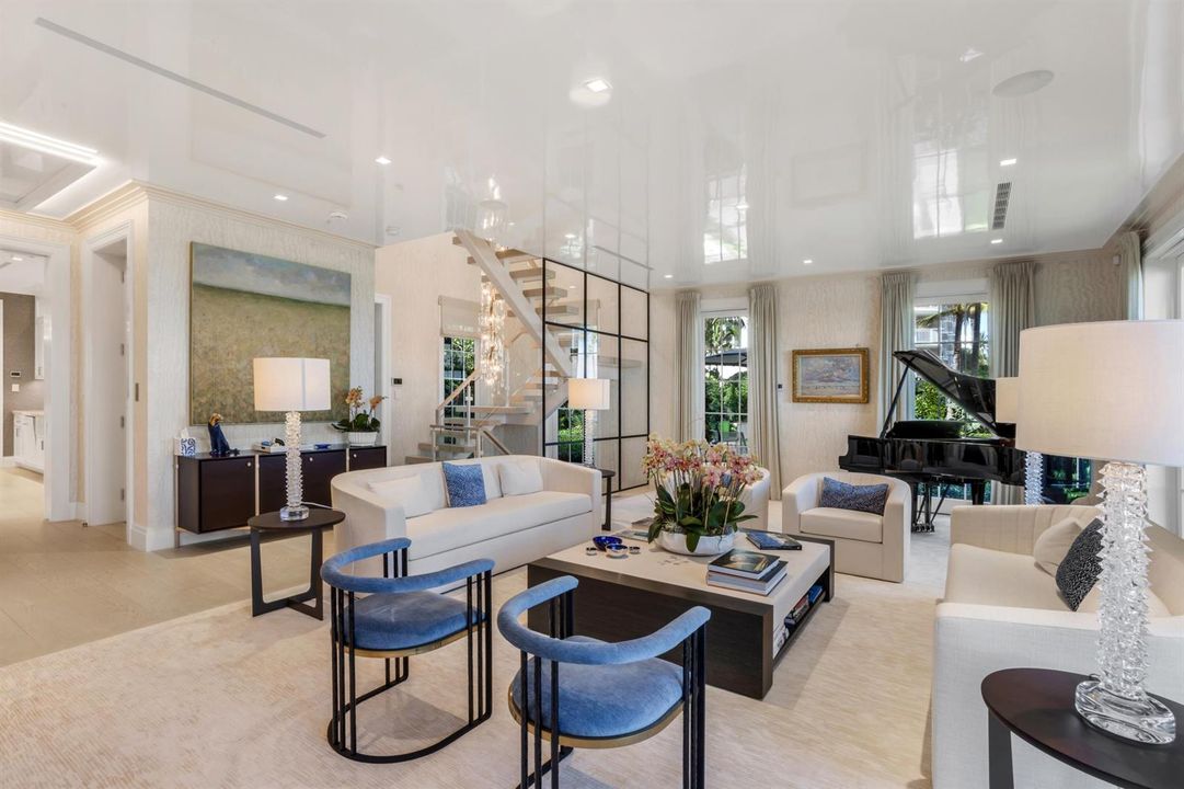 mls_LIVING_LOOKING_IN_EB