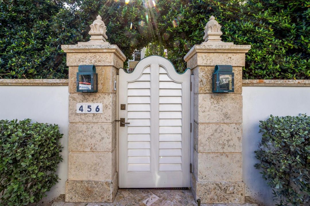 mls_ENTRANCE_GATE_EB