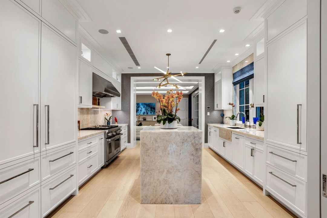 mls_KITCHEN_STRAIGHT_EB