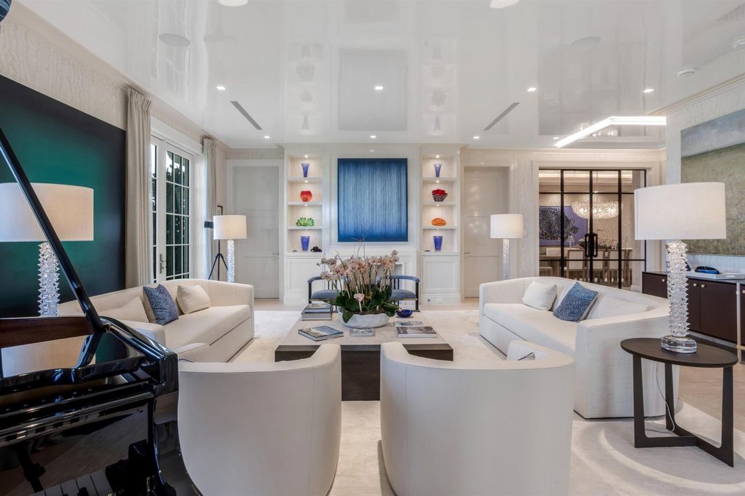 mls_LIVING_STRAIGHT_2_EB
