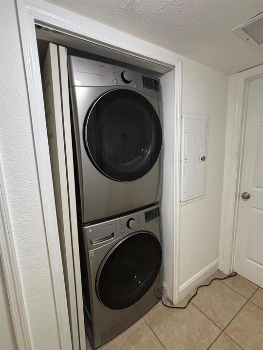 Full size washer & dryer