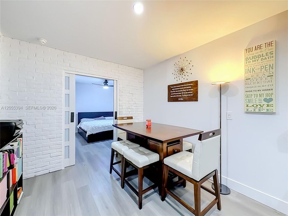 En Venta: $332,500 (3 camas, 2 baños, 1120 Pies cuadrados)