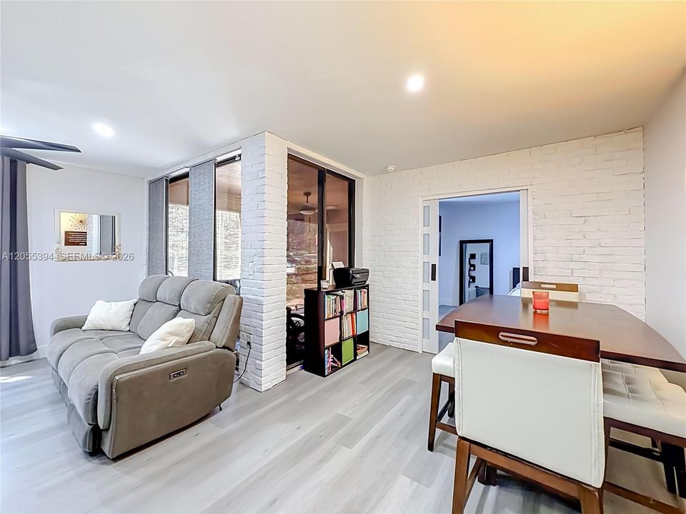 En Venta: $332,500 (3 camas, 2 baños, 1120 Pies cuadrados)