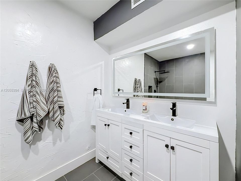 En Venta: $332,500 (3 camas, 2 baños, 1120 Pies cuadrados)