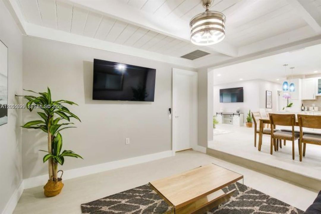 For Rent: $6,500 (4 beds, 3 baths, 1728 Square Feet)
