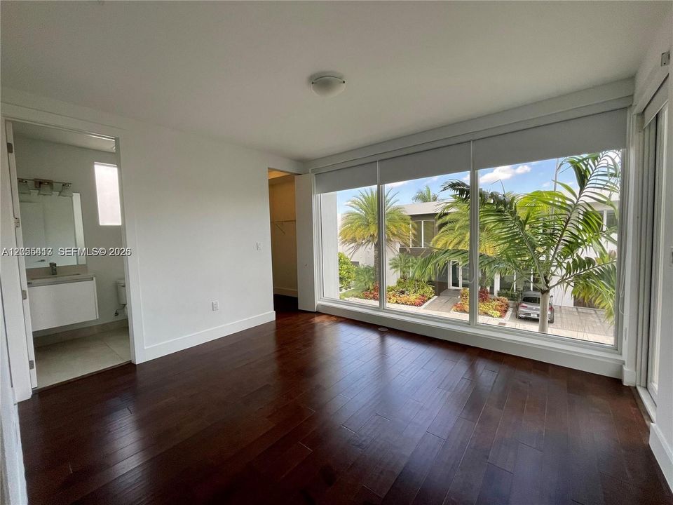 For Rent: $10,500 (6 beds, 7 baths, 4874 Square Feet)