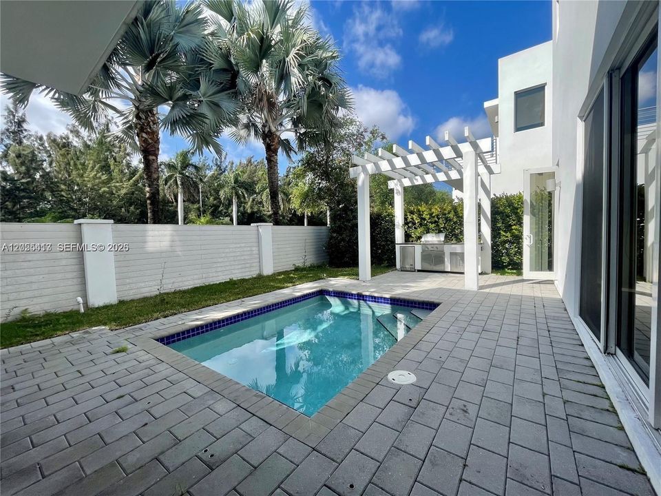 For Rent: $10,500 (6 beds, 7 baths, 4874 Square Feet)