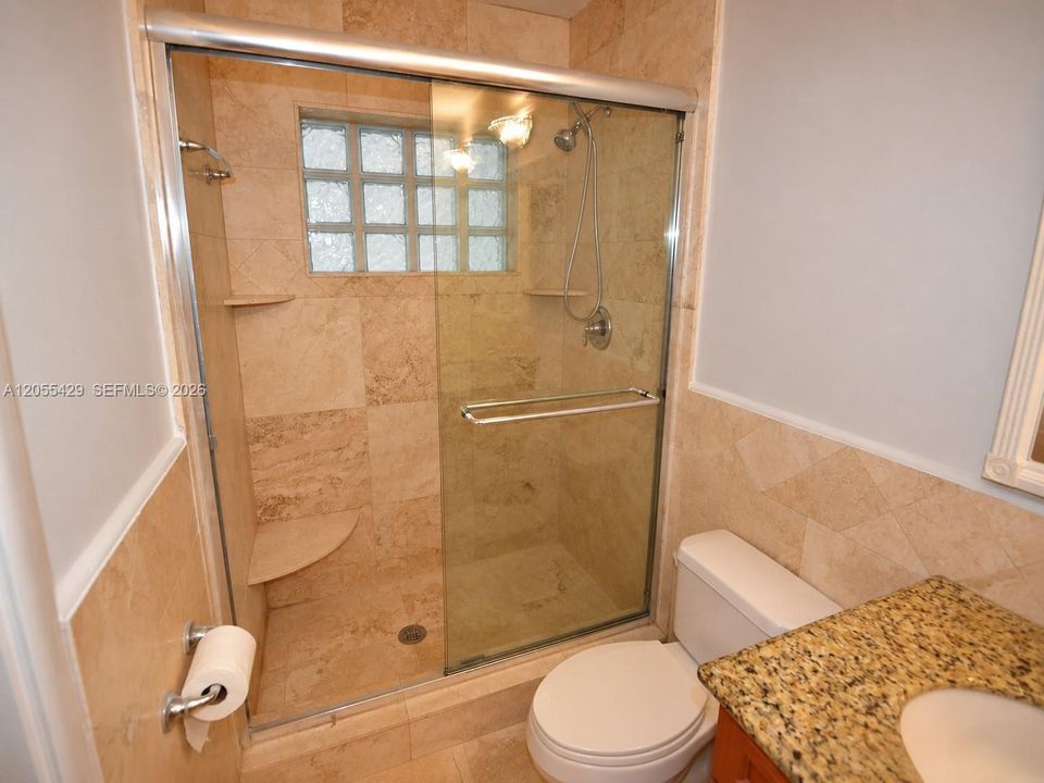 Activo con contrato: $3,500 (2 camas, 2 baños, 1578 Pies cuadrados)