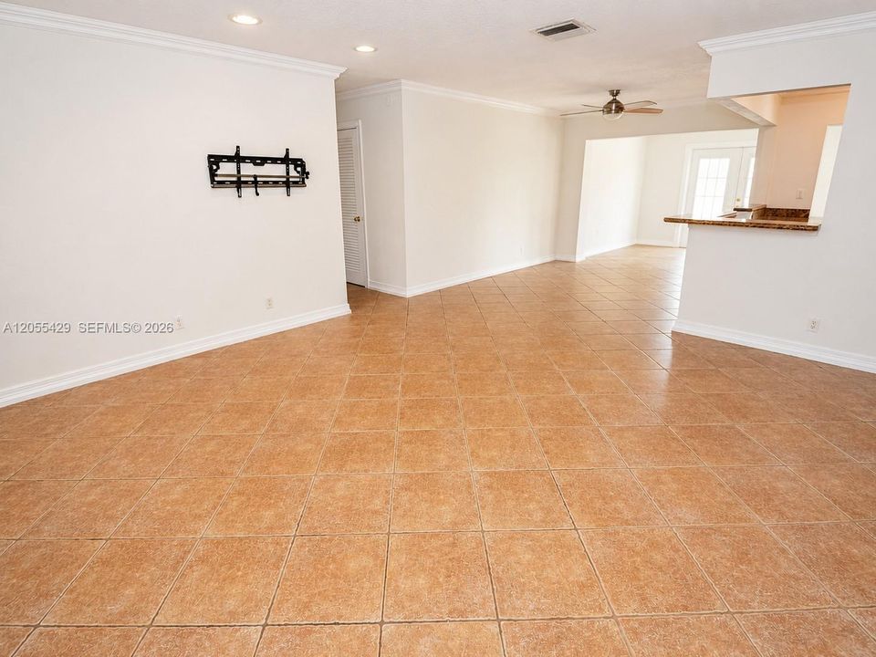 Activo con contrato: $3,500 (2 camas, 2 baños, 1578 Pies cuadrados)
