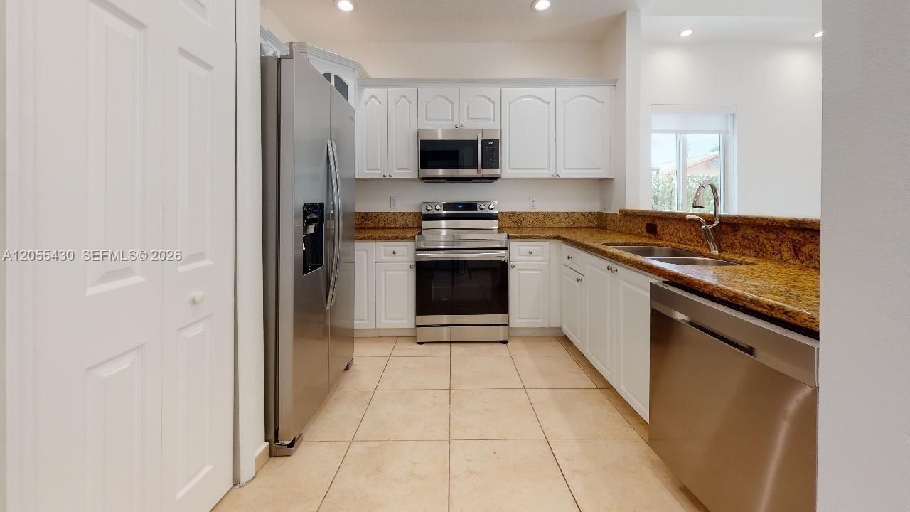 出租: $3,600 (3 贝兹, 2 浴室, 0 平方英尺)