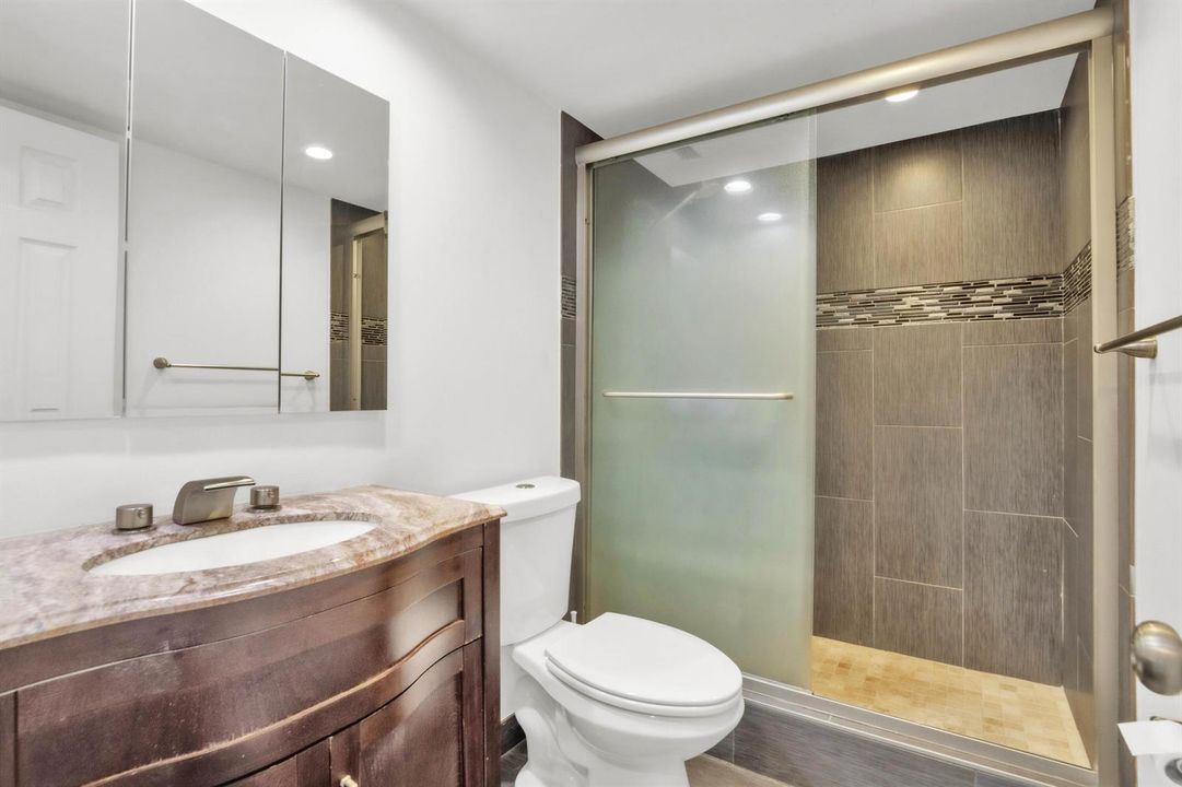 3000 NE 48th Ct-27