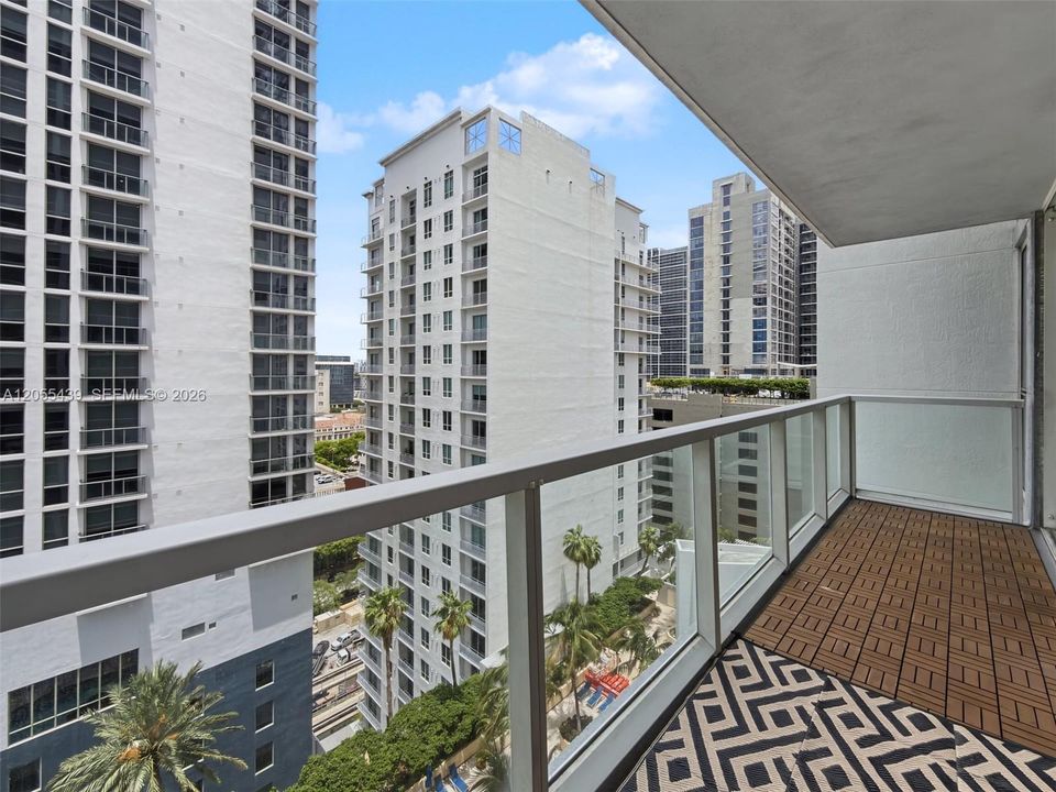For Rent: $2,850 (1 beds, 1 baths, 806 Square Feet)