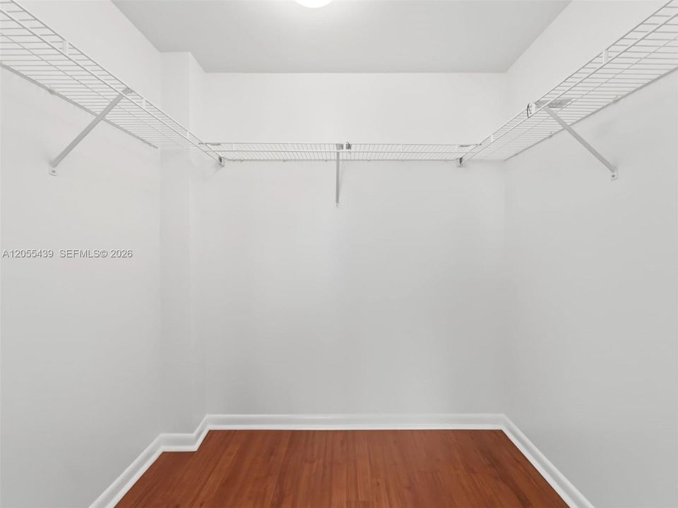 For Rent: $2,850 (1 beds, 1 baths, 806 Square Feet)