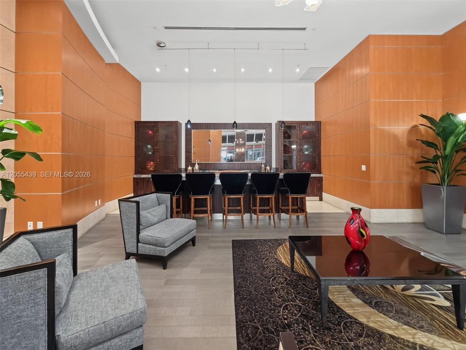 For Rent: $2,850 (1 beds, 1 baths, 806 Square Feet)